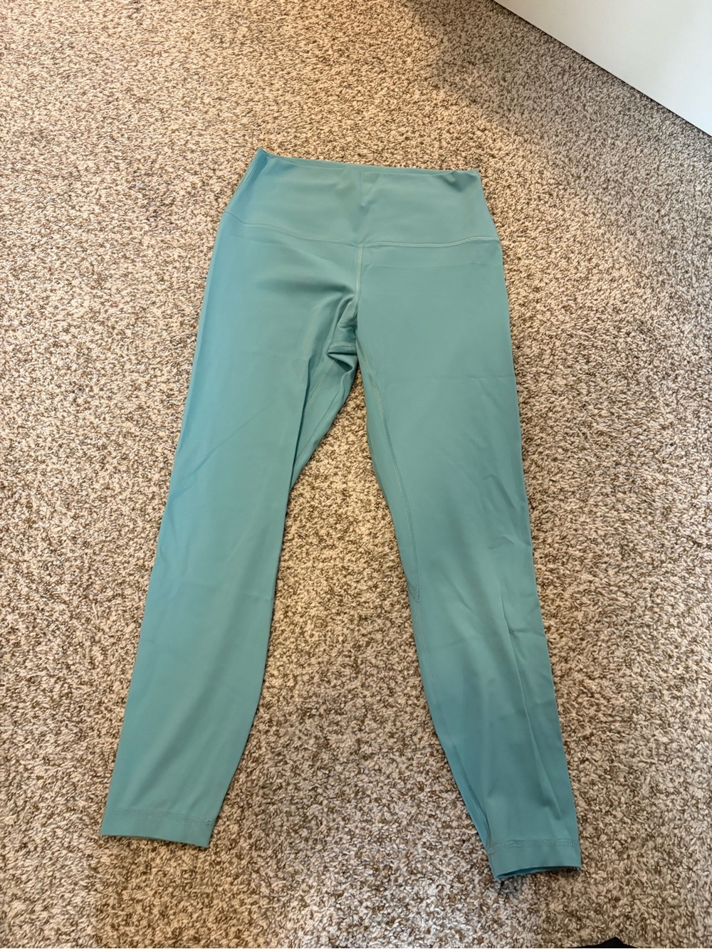 Lululemon size 6 leggings never worn